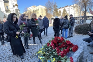 Новини Вінниці / У третю річницю повномасштабного вторгнення вінничани вшанували пам’ять Героїв, які віддали життя за Україну