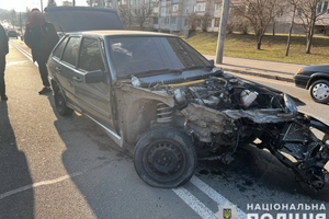 Новини Вінниці / У Вінниці зіткнулися ВАЗ та Ford: водії госпіталізовані