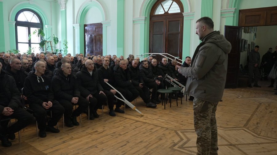 Новини Вінниці / "Хотілося додому, в Україну": звільнені з полону захисники місяць проведуть у центрі реінтеграції на Вінниччині