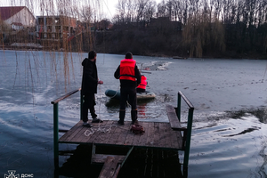 Новини Вінниці / У Вінниці рятувальники витягли з крижаної пастки двох чоловіків