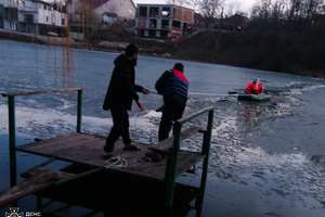 Новини Вінниці / У Вінниці рятувальники витягли з крижаної пастки двох чоловіків