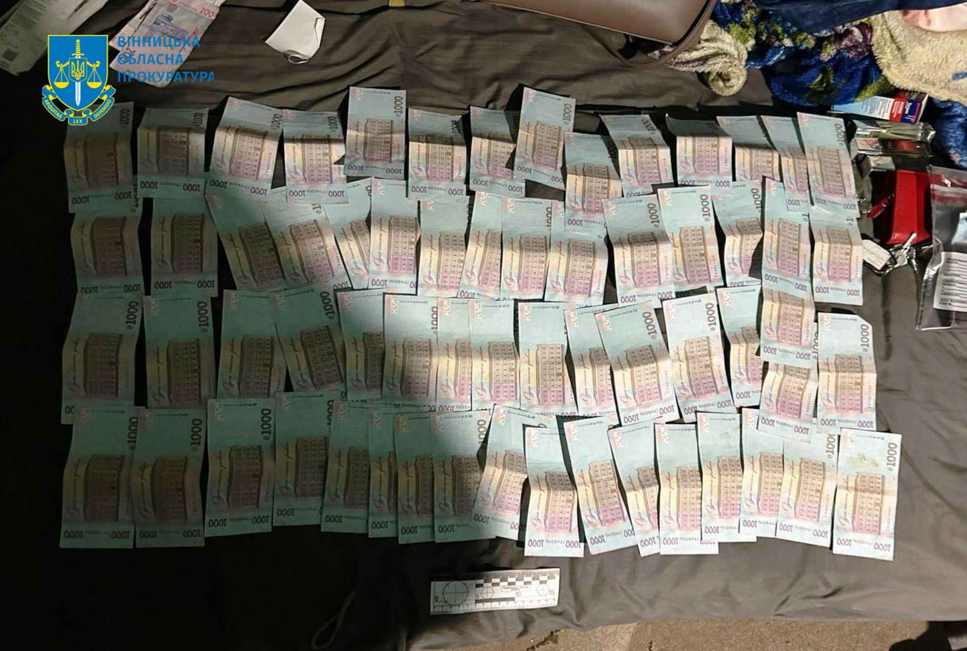 Вкрав гроші.