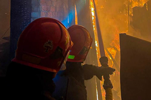 Новини Вінниці / У Вінниці на П’ятничанах вночі сталася пожежа: горів гараж, сарай, навіс та майстерня