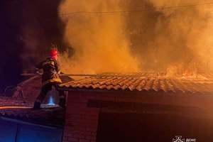 Новини Вінниці / У Вінниці на П’ятничанах вночі сталася пожежа: горів гараж, сарай, навіс та майстерня