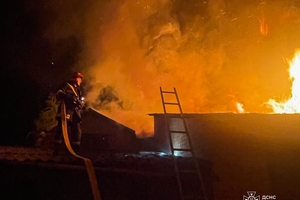 Новини Вінниці / У Вінниці на П’ятничанах вночі сталася пожежа: горів гараж, сарай, навіс та майстерня
