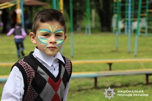Новини Вінниці / День, що зігрів серця: на Вінниччині поліцейські та волонтери влаштували свято для дітей, які потребують особливої уваги  