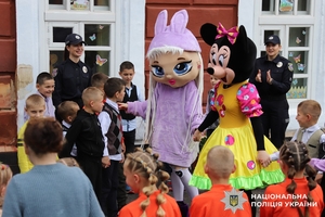 Новини Вінниці / День, що зігрів серця: на Вінниччині поліцейські та волонтери влаштували свято для дітей, які потребують особливої уваги  