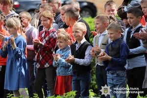 Новини Вінниці / День, що зігрів серця: на Вінниччині поліцейські та волонтери влаштували свято для дітей, які потребують особливої уваги  
