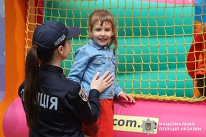 Новини Вінниці / День, що зігрів серця: на Вінниччині поліцейські та волонтери влаштували свято для дітей, які потребують особливої уваги  