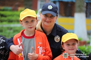 Новини Вінниці / День, що зігрів серця: на Вінниччині поліцейські та волонтери влаштували свято для дітей, які потребують особливої уваги  