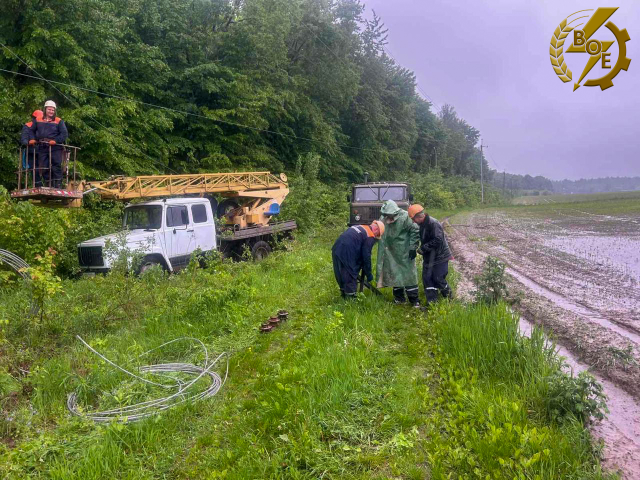 Новини Вінниці / Енергетики «Вінницяобленерго» повертають електрику попри негоду