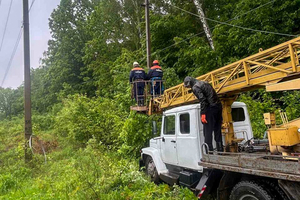 Новини Вінниці / Енергетики «Вінницяобленерго» повертають електрику попри негоду
