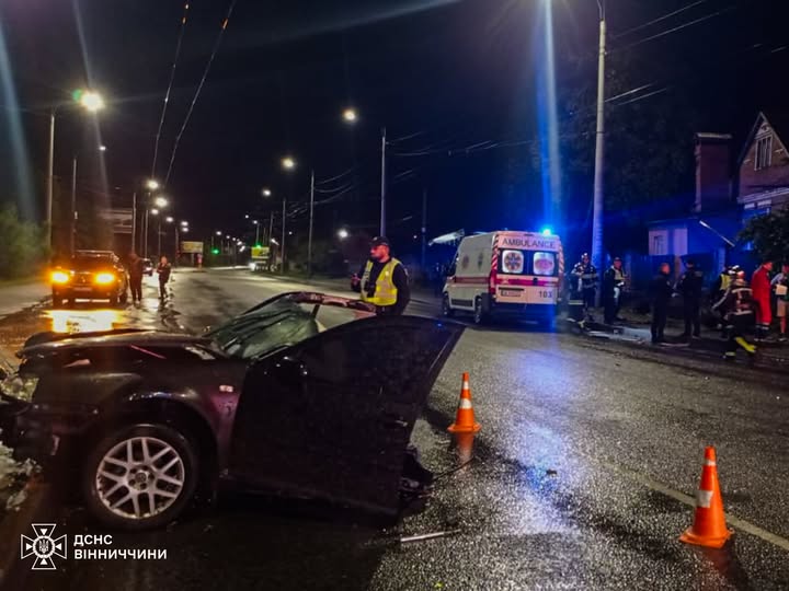 Новини Вінниці / Моторошна ДТП на Тяжилові: вінницькі рятувальники витягли з понівеченого автомобіля загиблого водія