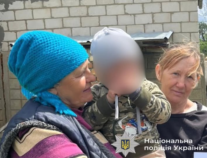 Новини Вінниці / На Вінниччині поліцейські та небайдужі односельці допомогли бабусі знайти її онука