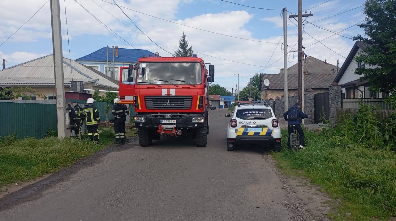 Новини Вінниці / На Вінниччині поліцейський врятував житло жінки з новонародженим, у якому вибухнув газовий балон