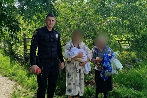 Новини Вінниці / На Вінниччині поліцейський врятував житло жінки з новонародженим, у якому вибухнув газовий балон