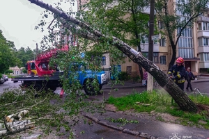 Новини Вінниці / На Вінниччині рятувальники відкачували воду із затоплених будівель та прибирали повалені дерева