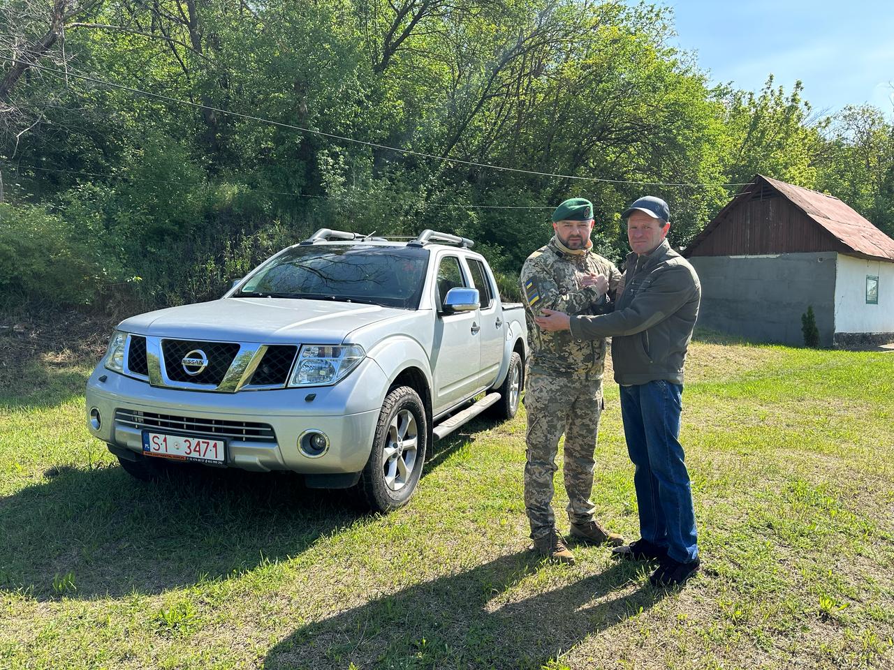 Новини Вінниці / На Вінниччині сім’я загиблого прикордонника передала позашляховик для фронту