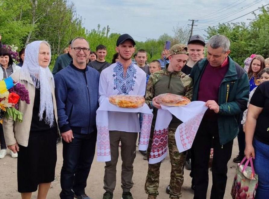 Новини Вінниці / На Вінниччині усім селом зустріли військового, який повернувся з російського полону