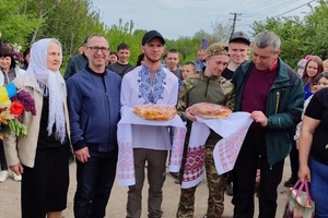 Новини Вінниці / На Вінниччині усім селом зустріли військового, який повернувся з російського полону