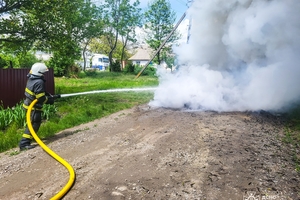 Новини Вінниці / На Вінниччині водій встиг вийти з авто, яке загорілося на ходу