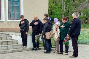 Новини Вінниці / Навіки в пам'яті: трьом полеглим захисникам Томашпільської громади відкрили меморіальні дошки 