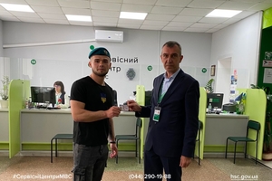 Новини Вінниці / Незламний духом: звільнений з полону морпіх відновив посвідчення водія у Вінниці