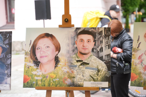 Новини Вінниці / «Серце матері воїна»: у центрі Вінниці пройшла фотовиставка до Дня матері