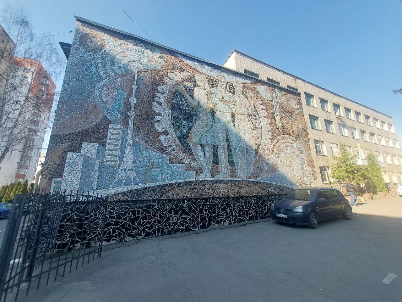Новини Вінниці / Сьогодні у Вінниці митимуть мозаїки на фасадах будівель