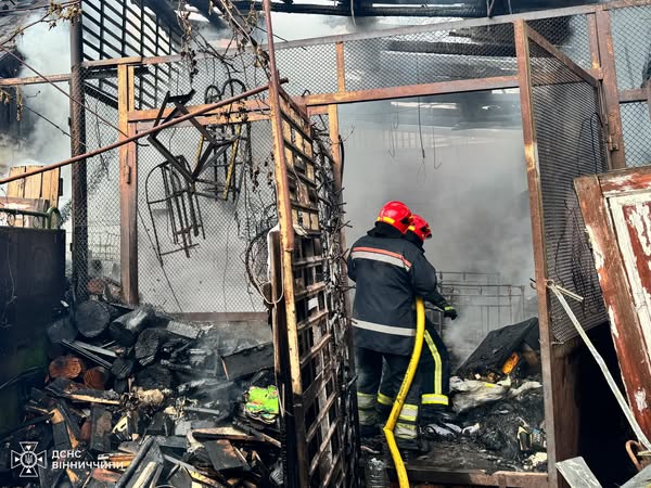 Новини Вінниці / У Вінниці сталась пожежа біля приватного будинку