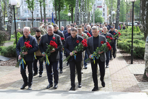 Новини Вінниці / У Вінниці у День пам’яті та перемоги над нацизмом вшанували пам’ять загиблих в Другій світовій війні