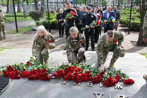 Новини Вінниці / У Вінниці у День пам’яті та перемоги над нацизмом вшанували пам’ять загиблих в Другій світовій війні