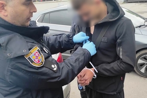 Новини Вінниці / У Вінниці затримали трьох хлопців, які, погрожуючи вбивством, вимагали гроші у неповнолітнього 
