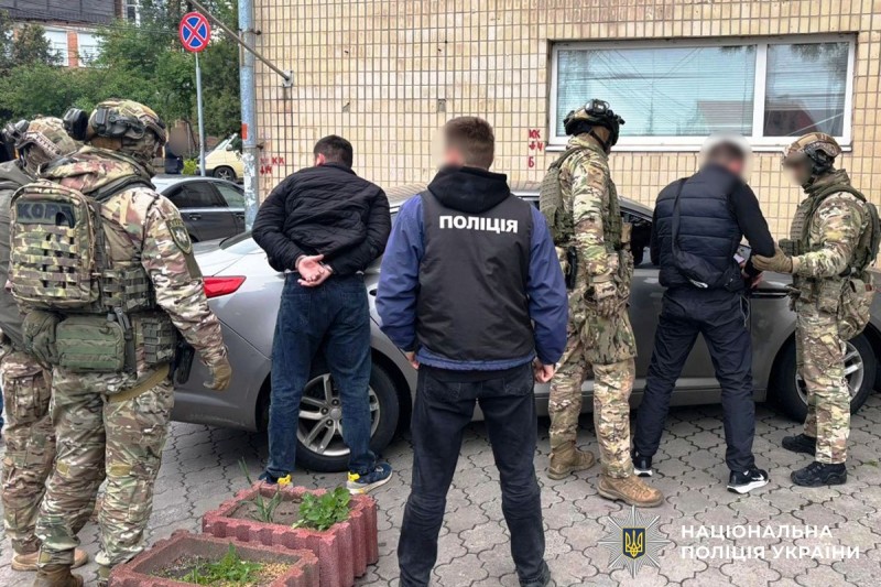 Новини Вінниці / У Вінниці затримали трьох хлопців, які, погрожуючи вбивством, вимагали гроші у неповнолітнього 