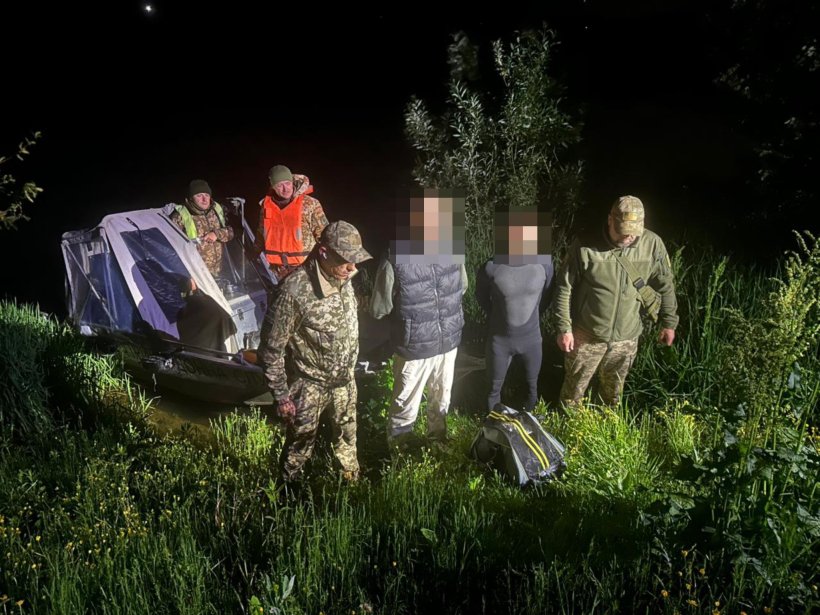 Новини Вінниці / Змінили курс на Україну: прикордонники затримали «плавців» з Вінниччини на Дністрі