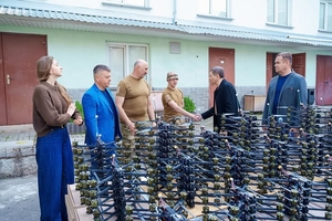Новини Вінниці / 300 FPV-дронів на східний напрям фронту: Вінницька громада передала допомогу бійцям Третьої штурмової бригади