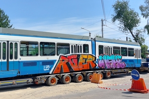 Новини Вінниці / До Вінниці приїхав черговий швейцарський трамвай Tram 2000