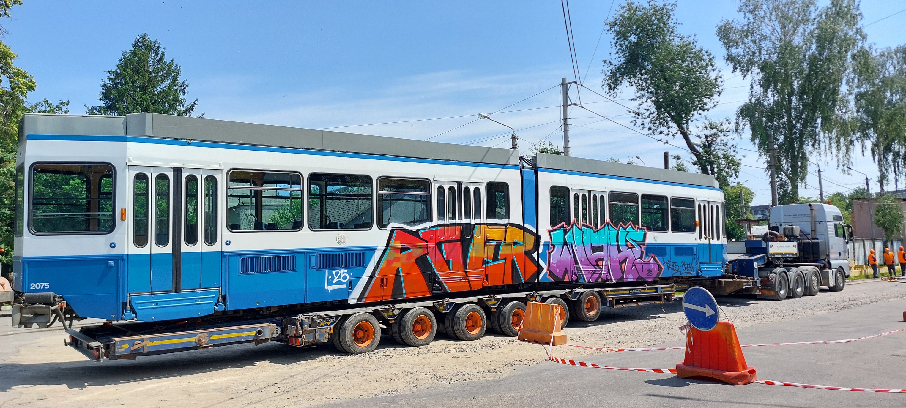 Новини Вінниці / До Вінниці приїхав черговий швейцарський трамвай Tram 2000