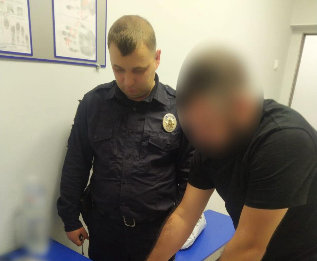 Екс-поліцейському, який причетний до стрілянини в с. Агрономічне, повідомили про підозру / Новости Винницы и области / Інформаційний портал На Париже Новини Вінниці / Екс-поліцейському, який причетний до стрілянини в с. Агрономічне, повідомили про підозру