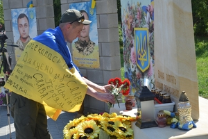 Новини Вінниці / "Ми дочекались на тебе, сину": Ямпільська громада зустріла Геннадія Луцького після 3 років полону