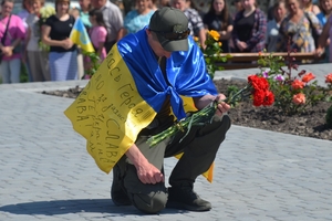 Новини Вінниці / "Ми дочекались на тебе, сину": Ямпільська громада зустріла Геннадія Луцького після 3 років полону
