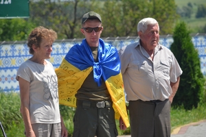 Новини Вінниці / "Ми дочекались на тебе, сину": Ямпільська громада зустріла Геннадія Луцького після 3 років полону