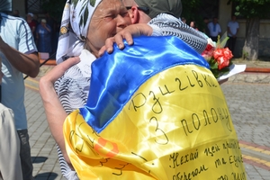 Новини Вінниці / "Ми дочекались на тебе, сину": Ямпільська громада зустріла Геннадія Луцького після 3 років полону