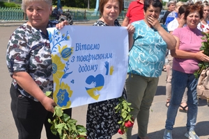 Новини Вінниці / "Ми дочекались на тебе, сину": Ямпільська громада зустріла Геннадія Луцького після 3 років полону