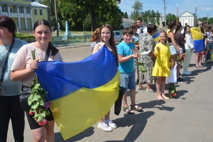 Новини Вінниці / "Ми дочекались на тебе, сину": Ямпільська громада зустріла Геннадія Луцького після 3 років полону