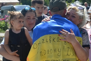 Новини Вінниці / "Ми дочекались на тебе, сину": Ямпільська громада зустріла Геннадія Луцького після 3 років полону