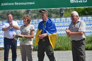 Новини Вінниці / "Ми дочекались на тебе, сину": Ямпільська громада зустріла Геннадія Луцького після 3 років полону