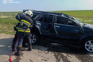 Новини Вінниці / На Вінниччині автомобіль злетів з мосту в річку: чоловік та жінка загинули