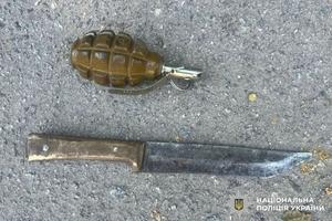 Новини Вінниці / На Вінниччині чоловік знущався з матері та накинувся з гранатою на поліцейських