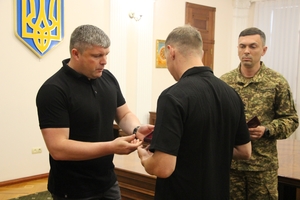 Новини Вінниці / На Вінниччині родинам загиблих захисників вручили посмертні державні нагороди